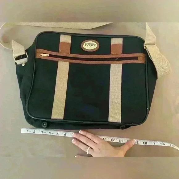 Legacy Shoulder bag - Picture 6 of 8